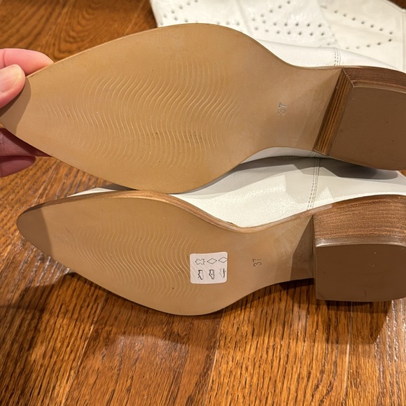 White Heeled Boots with Eyelet Perforated Pattern - Picture 5 of 10